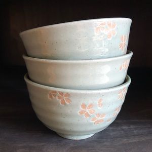 Set of small bowls (3)